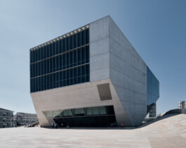 Casa da Música Porto, OMA Rem Koolhaas, architecture photography by Peter Mikolas 